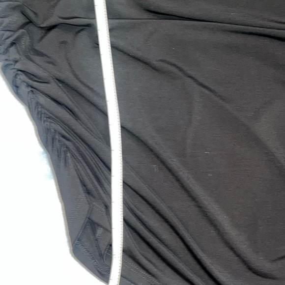 ✨ 𝐒𝐋𝐄𝐄𝐊 Black Ruched Mock-Neck Top - Picture 4 of 6